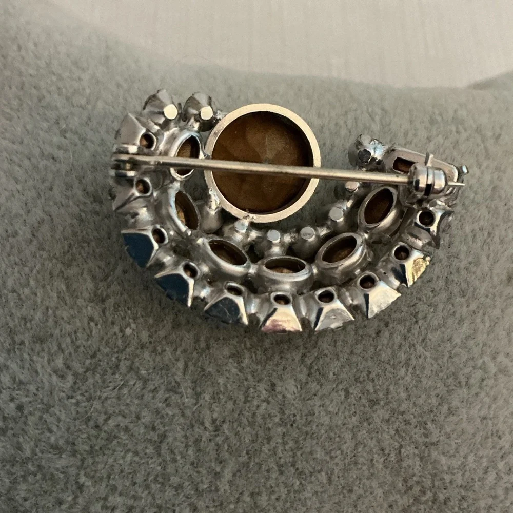 Clear Rhinestone Vintage 1940’s or 1950’s Rhodium Plated Brooch